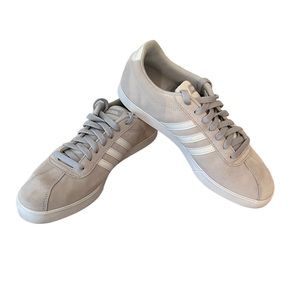 Adidas Courtset light grey/white women’s sneakers. Size 10.